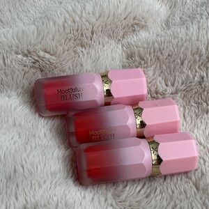 MocAllure Blush - Vibrant Red and Soft Pink new
